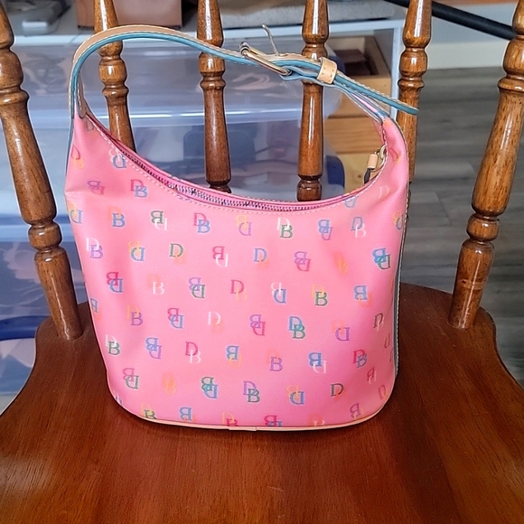 Classic Dooney & Bourke Pink It Bag - Picture 1 of 2